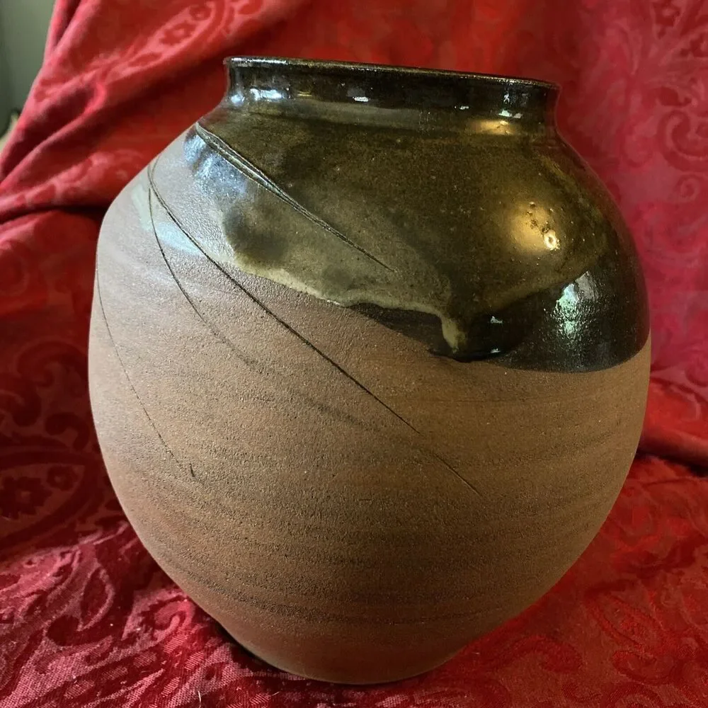 Hand Thrown Art potteryArt Pottery Vase - Picture 4 of 7
